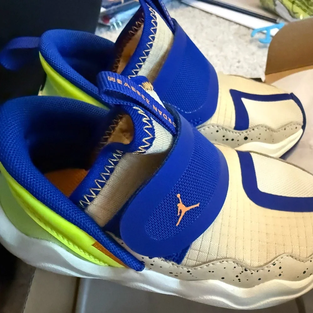 Nike Jordan 23/7 Toddler Sneakers in Blue and Neon Yellow - Picture 3 of 6